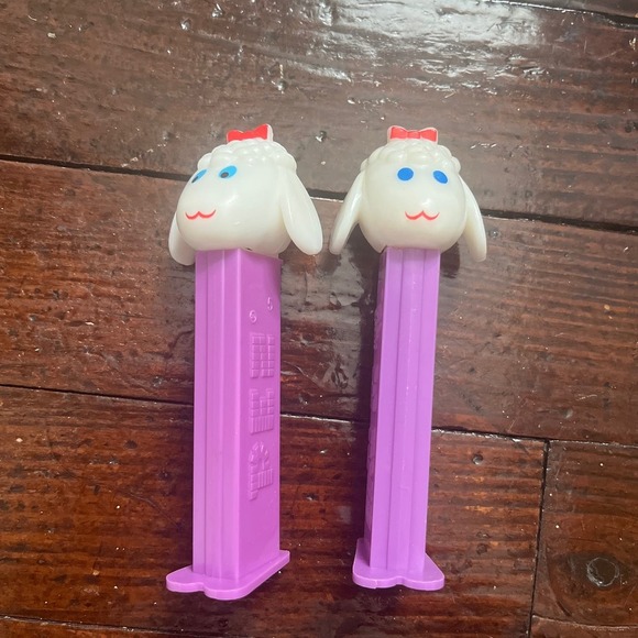 Vintage Variety of Pez Candy Dispenser - Picture 5 of 6